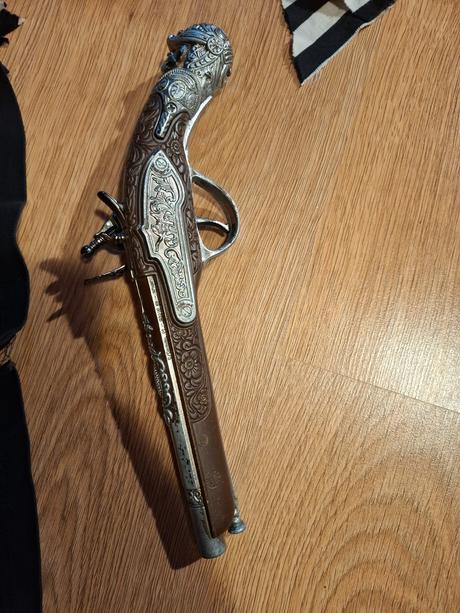 Kostym pirat + piratska  bambitka, 