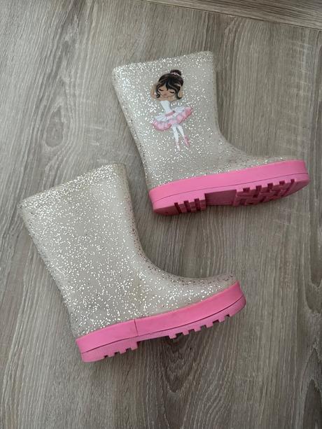 Nelli blu gumáky, nelli blu,26