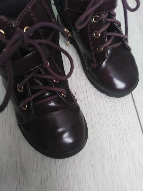 Kotnikove lakované topánočky, 23