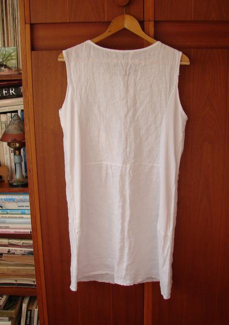 Biele ľanové šaty,