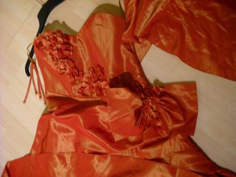 Plesové večerné luxusné hodvábne šaty z paríža, m