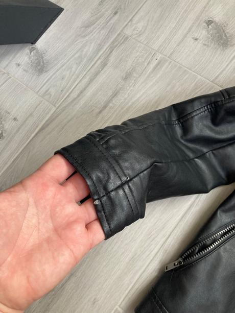 Koženka, sinsay,152