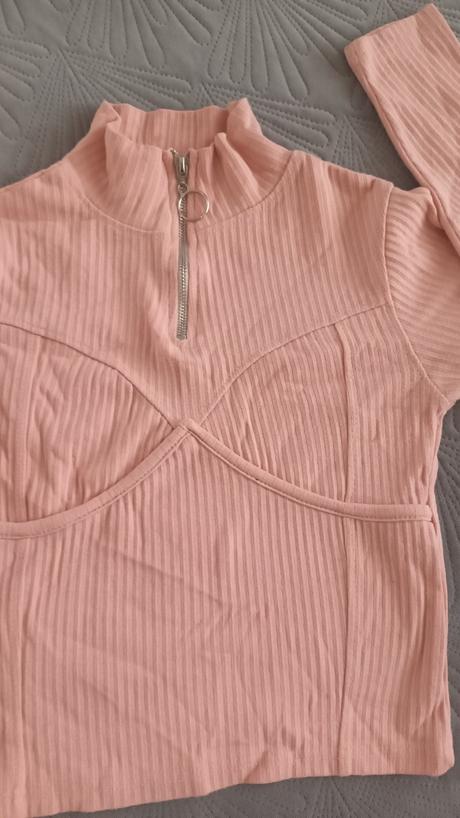 Moderný vrúbkovaný top, 36