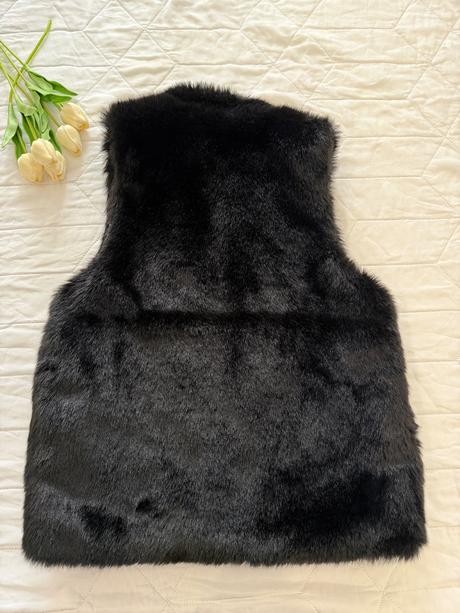 Luxusná čierna kožušinová vesta, gate,s