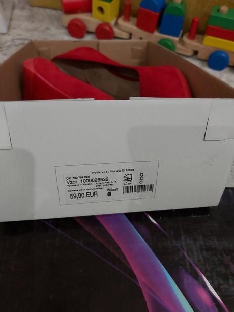 Červené lodicky, 40