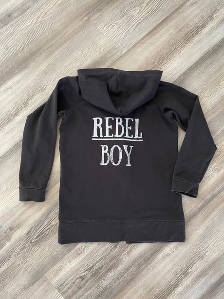 Predlzena mikina, 146