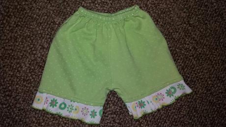 Zelené kraťasy s kvietočkami, 74