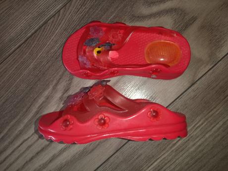 Šľapky k bazénu, 24