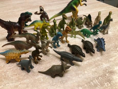 Dinosaury, 30 kusov, cena spolu, 