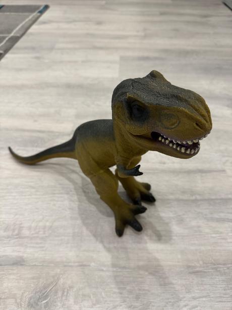 Velky gumeny dinosaurus, 