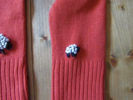 Vlnený pulóvrik s ovečkami, m