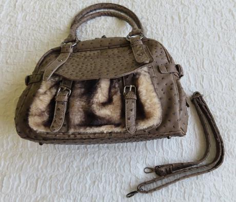 Kabelka s kožušinkou,