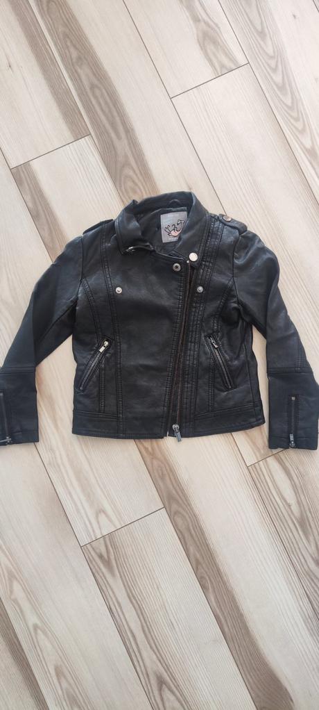 Koženka, reserved,122