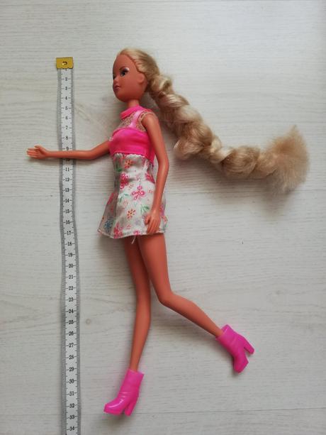 Bábika dlhovláska s ohybnými kolenami, 