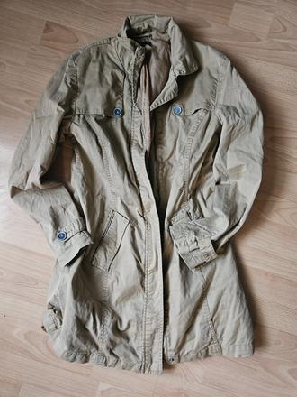 Pekná hnedá bunda, s