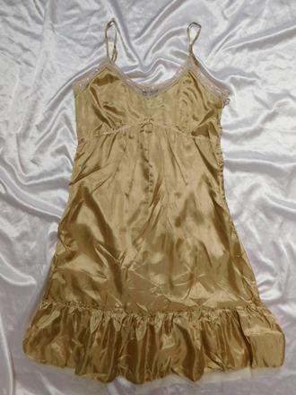 Velmi pekne lahučke šaty, 38