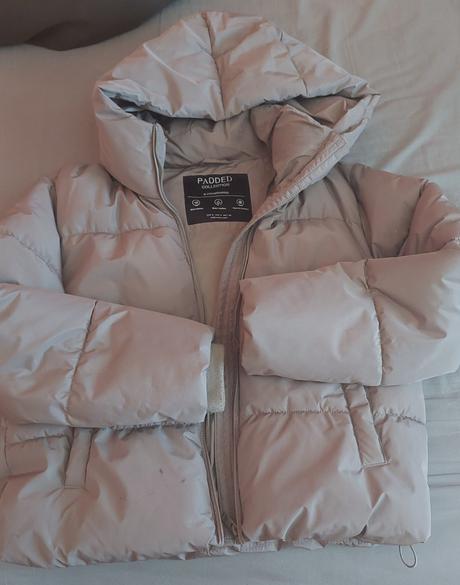Velmi tepla zimna bunda s kapucnou, stradivarius,s