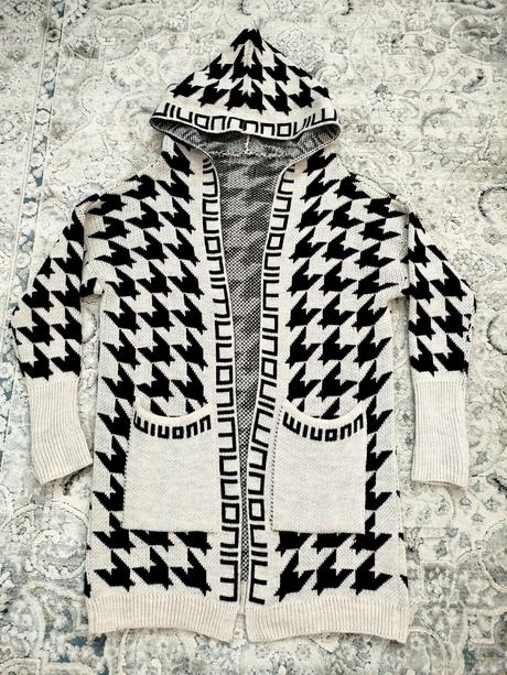 Krásny cardigan s kapucňou, s