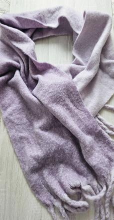 Nádherný fialkový huňatý šál,