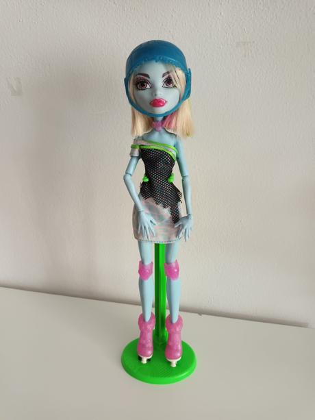 Monster high bábika abbey, 