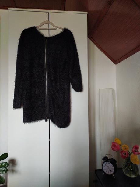 Čierny dlhší sveter, tezenis,l