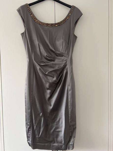 Mariposa spoloč.šaty, koktejlky 34, 34