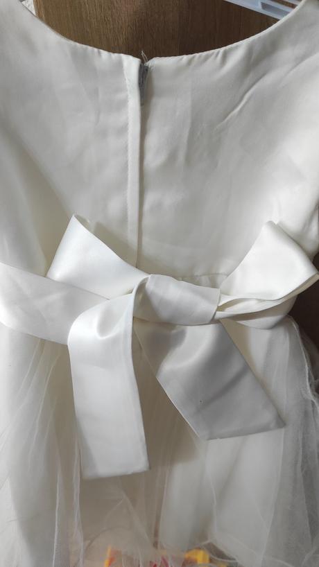 Slávnostné šaty, 80