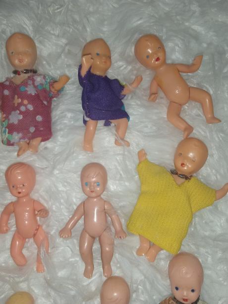 Igra, plaváček, staré bábiky,