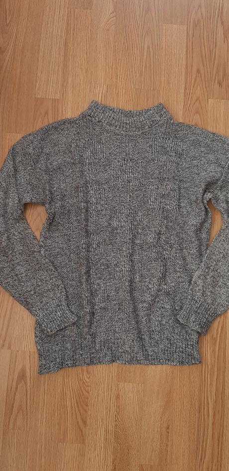 Šedý sveter, l