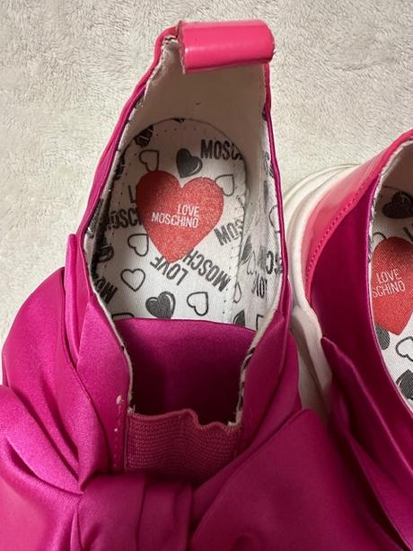 Sneakersy s mašľou zn. love moschino originál, 40