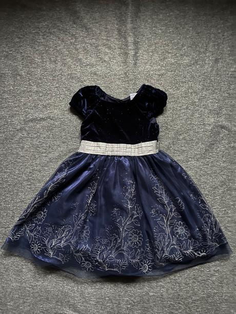 Zamatové šaty, 116