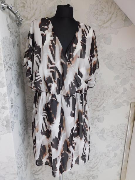 Pekne trendy elegantne šaty, atmosphere,44