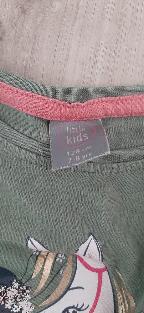 Tricko s vilou a konom, 128