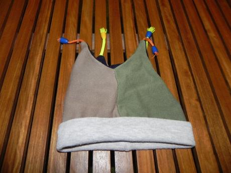 Štvorcípa čiapka, zn. mona, 80