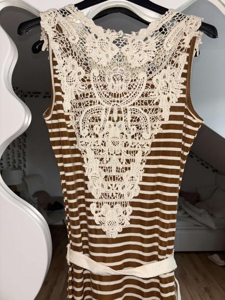 Šaty s výšivkou, m