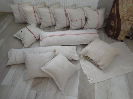 Vankúše menšie , vačšie, podlhovasté,, 