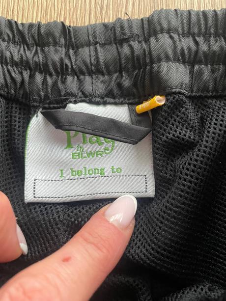 Nohavice do dažďa, 140