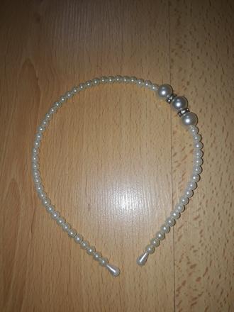 Čelenka s perličkami, 