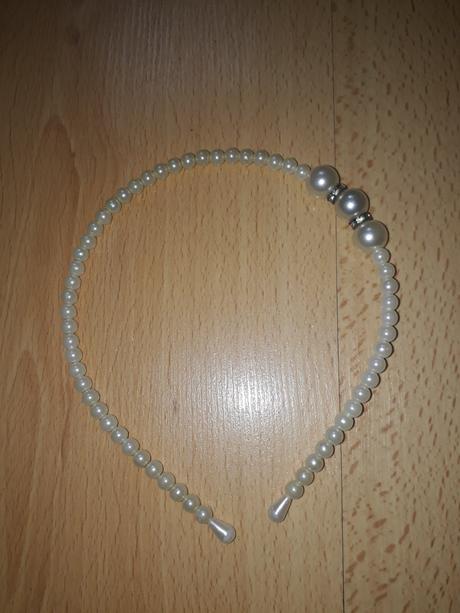Čelenka s perličkami,