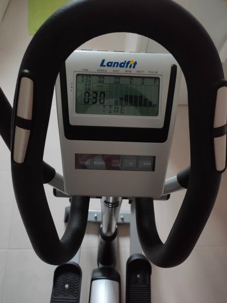Eliptický trenažér crossový elektrický landfit,