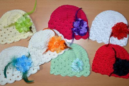 Háčkovaná čiapočka s kvetom, <50 - 158