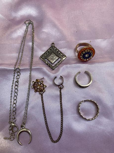 Šperky prstene, náušnice, náhrdelník, 