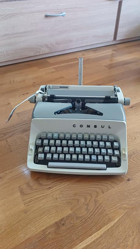 Písací stroj consul,