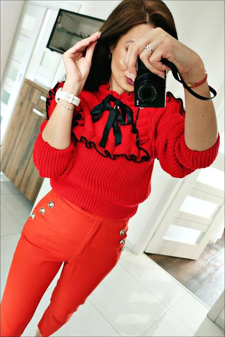 Červený svetrík, s