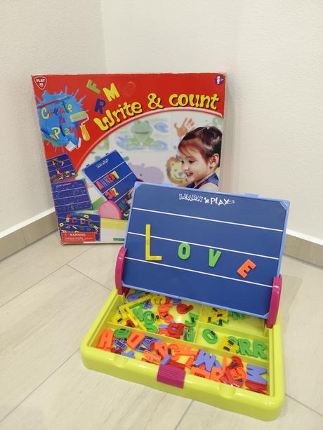 Predam magneticku pismenkovu tabulu., 