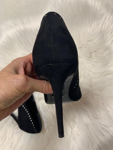 Čierne semišové vybíjané lodičky zn. reserved, reserved,40