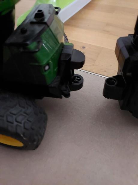 Bruder prepravník na drevo john deere,