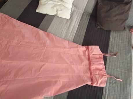 Kvalitné krásne saténové šaty, 40