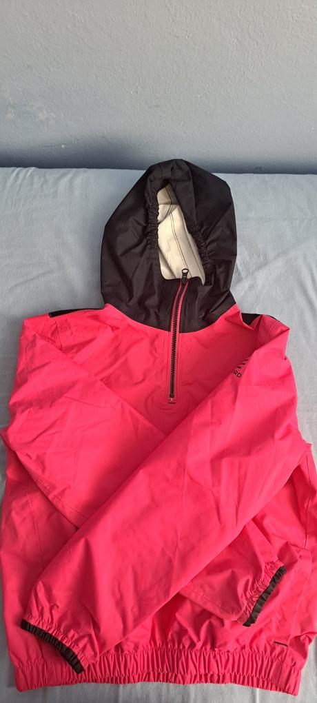 Nepremokavá bunda, decathlon,152