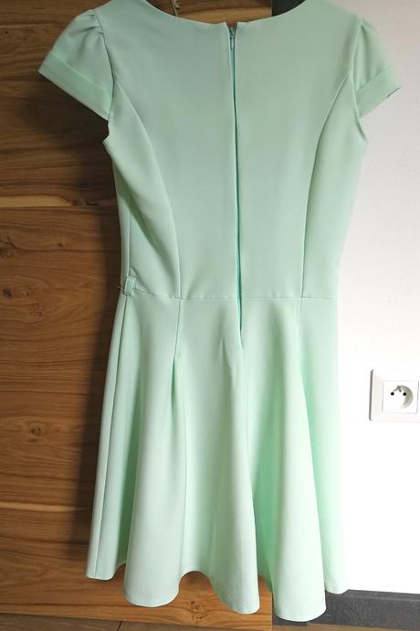 Šaty mentolovej farby, 36